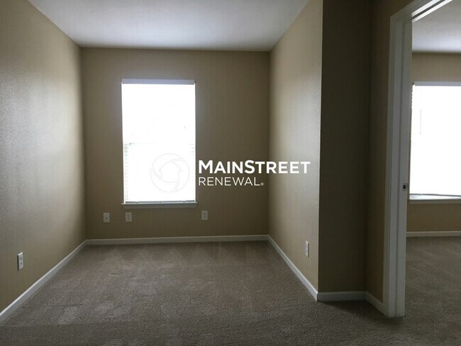 Building Photo - 4 Bedroom Pet-Friendly Home in Indianapoli...