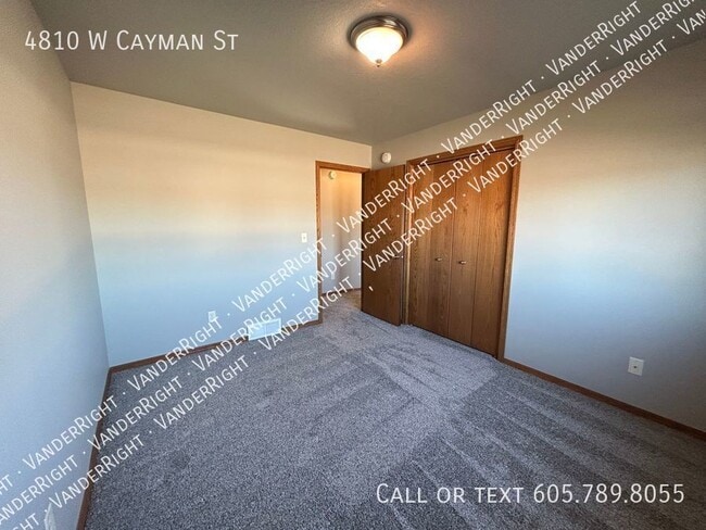 Building Photo - 4810 W Cayman St