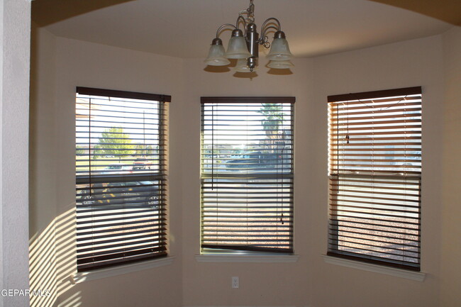 Building Photo - 14561 Jesus Almeida