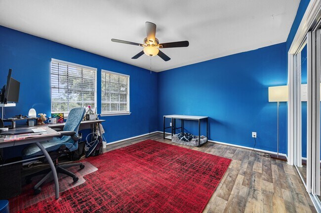 Building Photo - 6514 Vialinda Dr