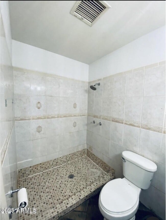 Building Photo - 1522 E 9th St