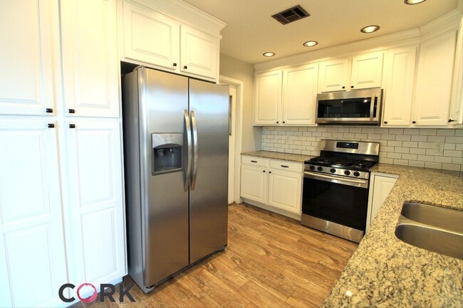 Building Photo - 609 Belle Air Ave