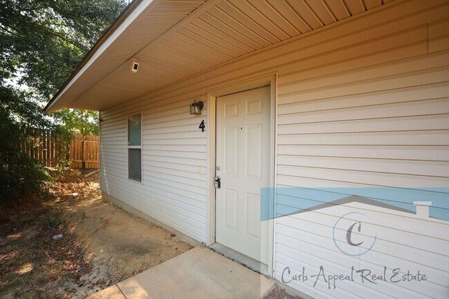 Building Photo - Utilities included!! Internet included!! Spacious 2 bed /2 full bath apt - includes washer/dryer
