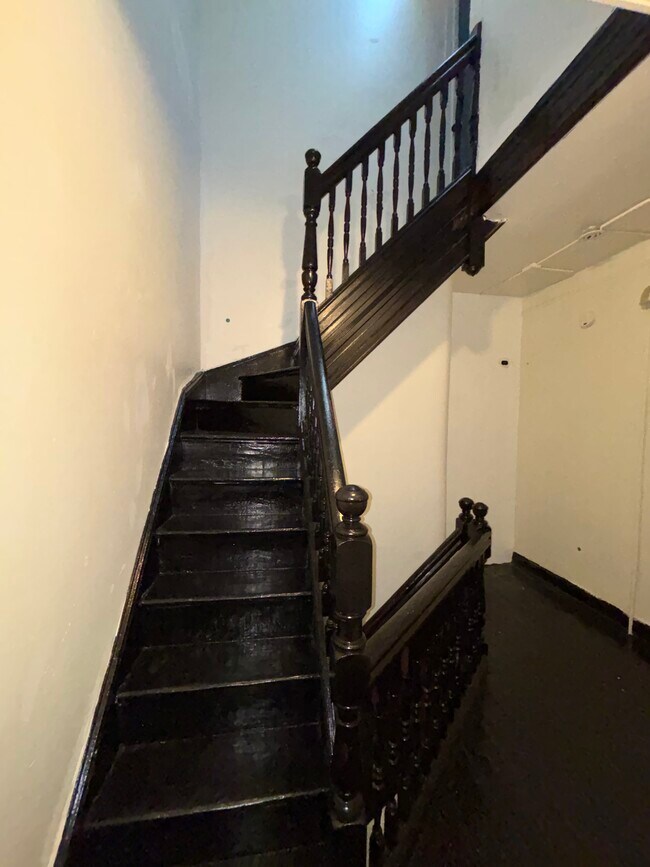 Building Photo - 292X Parkwood Ave