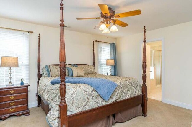 Building Photo - Gorgeous 4BD, 2.5BA Apex Home in an HOA Community with Amenities & Near Shopping, Dining, and Int...