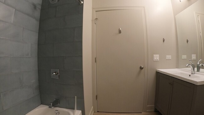 Building Photo - 5001 Prospect Ave