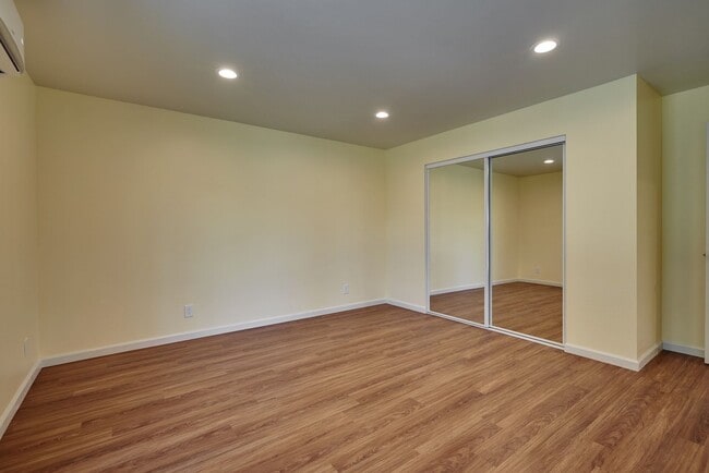 Building Photo - Newer Construction 2 Bedroom 2 Bath Home 2...