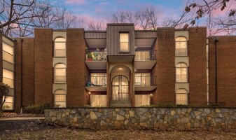 building 3354, bottom right unit - 3354 Woodburn Rd