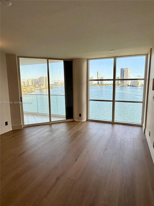 Building Photo - 2800 Island Blvd