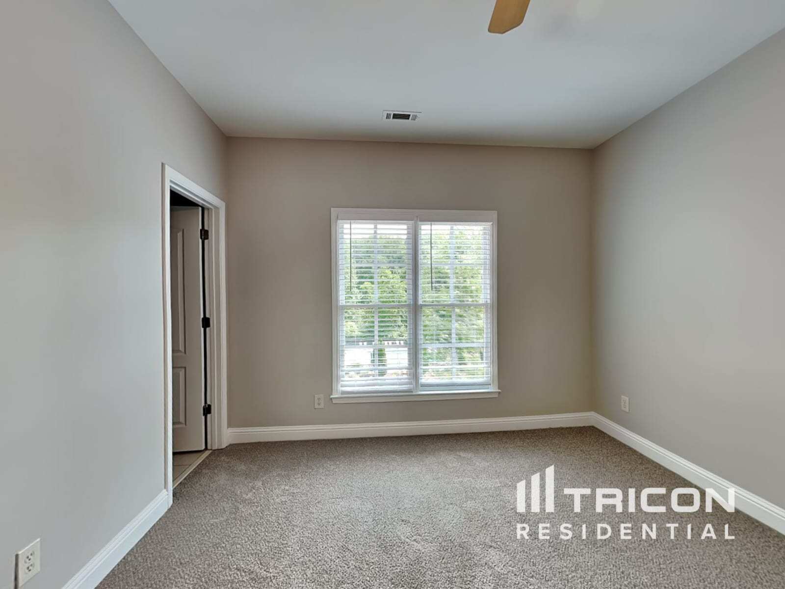 Building Photo - 5840 Cool Springs Dr