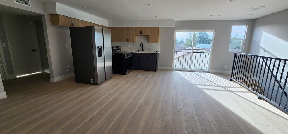 Building Photo - 5725 Klump Ave