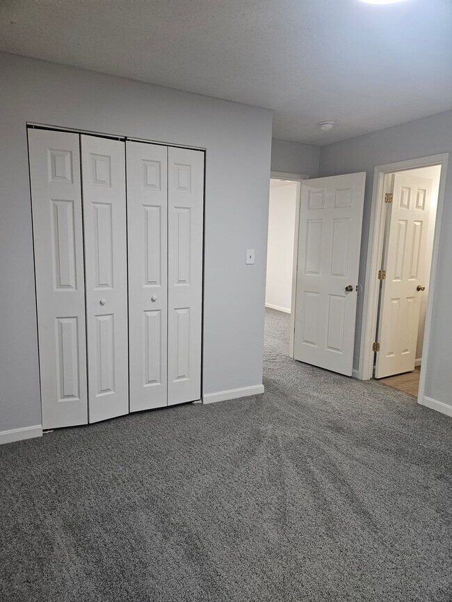 Building Photo - 409 Green Valley Dr
