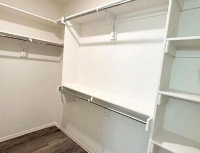 Building Photo - 4223 W Santa Fe St