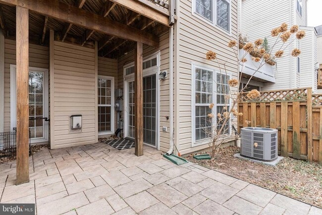 Building Photo - 21927 Windy Oaks Square