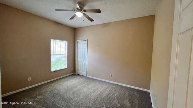 Building Photo - 2078 Maeve Cir