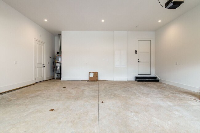 Building Photo - Like New 4 Bedroom Luxury Home in Franklin TN