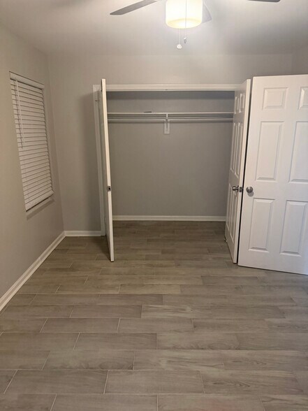 Building Photo - 40468 W Hernandez Ave