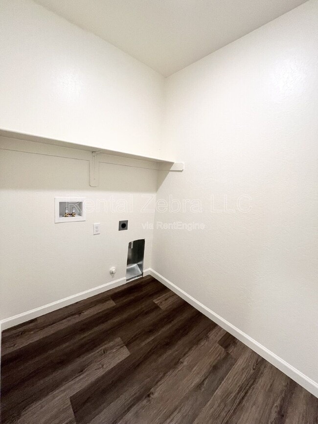 Building Photo - 4075 Cinnabar Ct