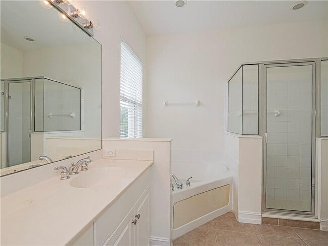 Building Photo - 1825 Bridgepointe Cir