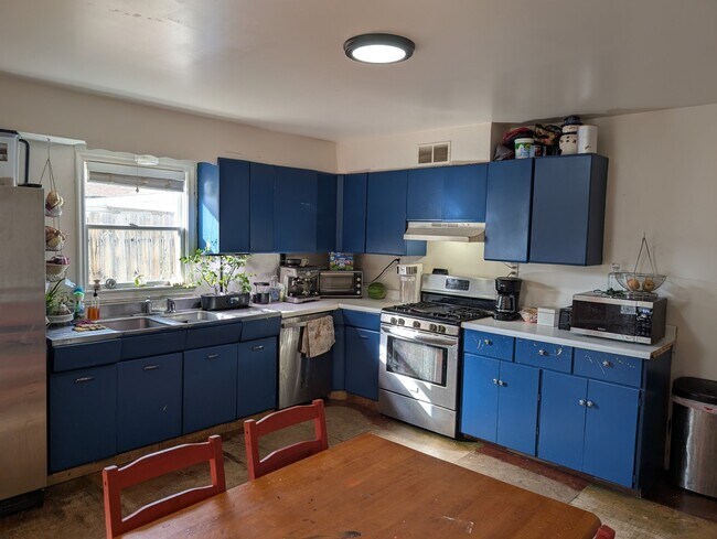 Building Photo - 255 Flint St
