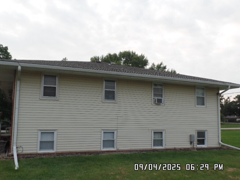 Building Photo - 210 W 8th St