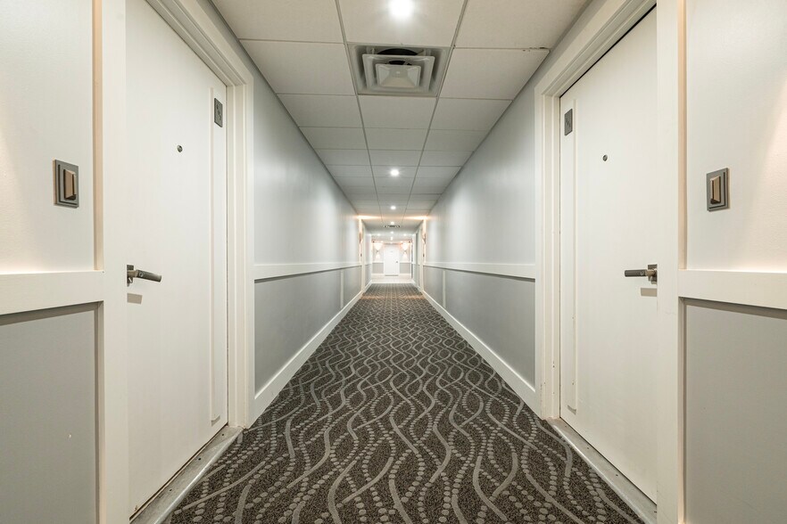 Building Photo - 3700 Galt Ocean Dr