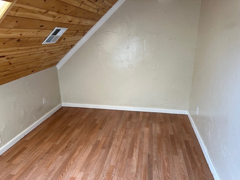 Building Photo - 13975 Racel St