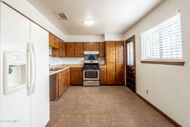 Building Photo - 921 Wier Ln