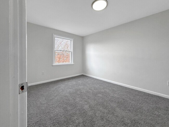 Building Photo - Spacious 3BR Home with Finished Basement & Flex Space