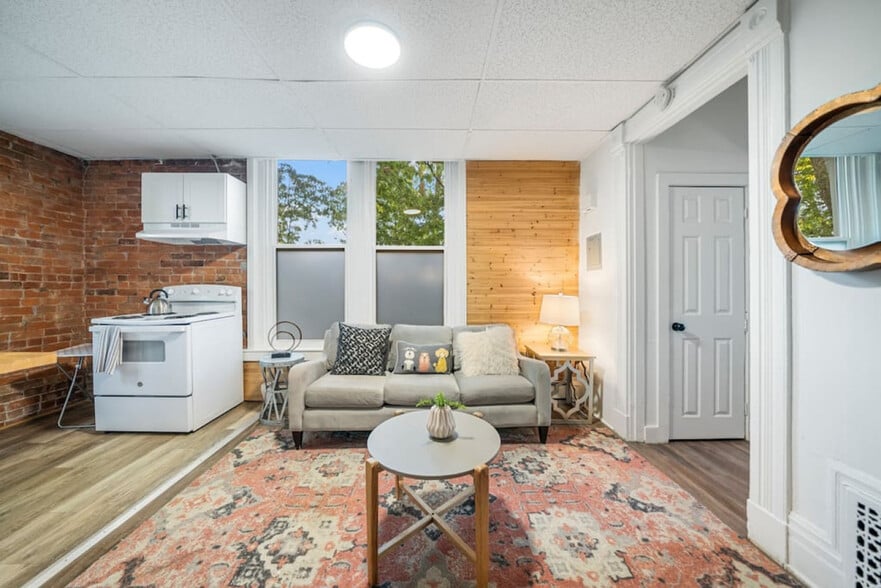 Building Photo - 242 Mccormick Pl