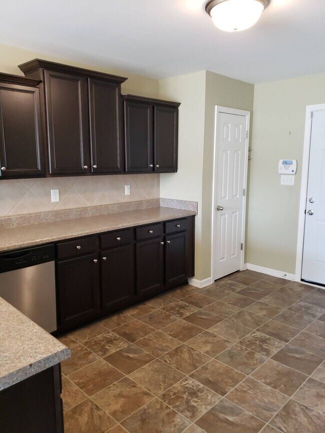 Building Photo - Gorgeous 4 Bedroom Home in Brookshire!