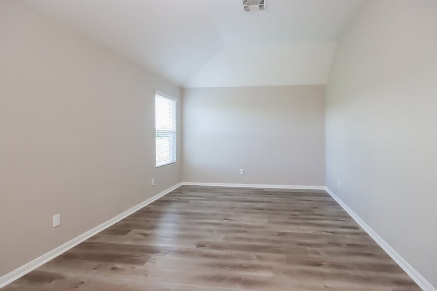 Building Photo - 5222 Rio Dr