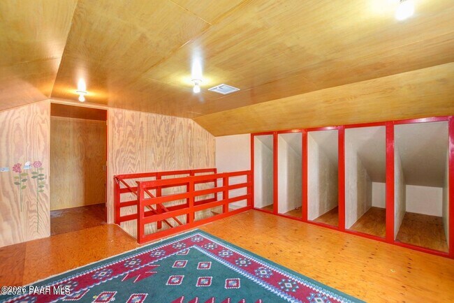 Building Photo - 502 Western Ave