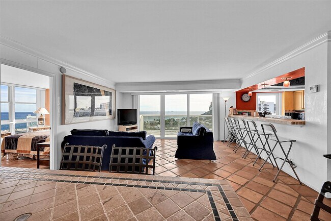 Building Photo - 2841 N Ocean Blvd