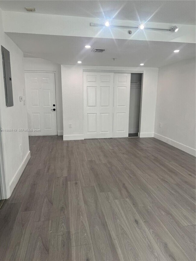 Building Photo - 2120 W Flagler St