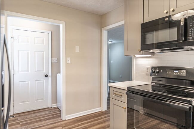 Building Photo - 1355 Longleaf Dr E