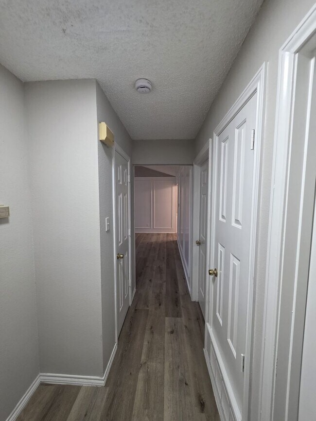 Building Photo - Charming and move-in ready! 3 Bedroom hous...
