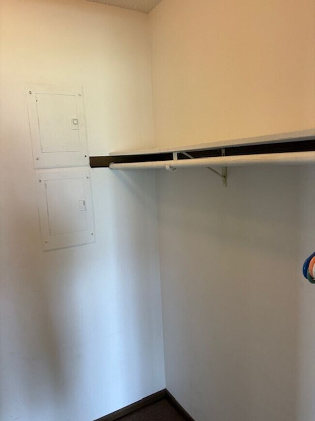 Building Photo - 209 Estelle St