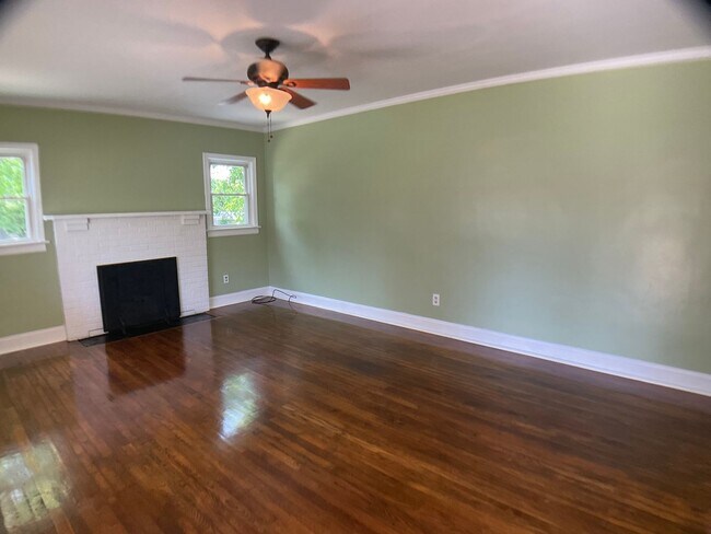 Building Photo - Well Kept Bungalow in Downtown Mebane!