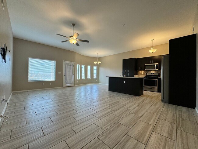 Building Photo - East El Paso 3 bed Refrig A/C