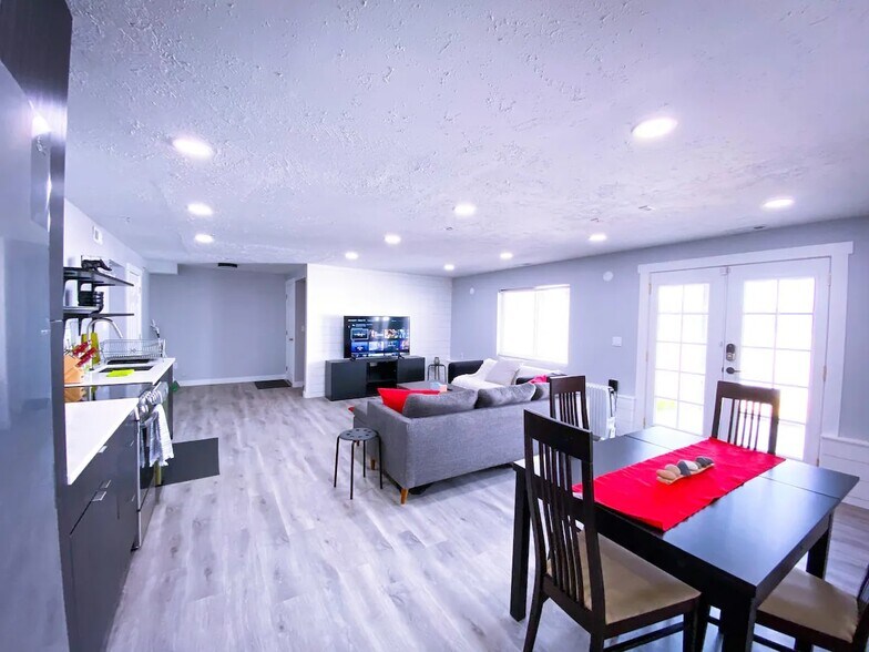 Building Photo - 14380 Henry Day Rd