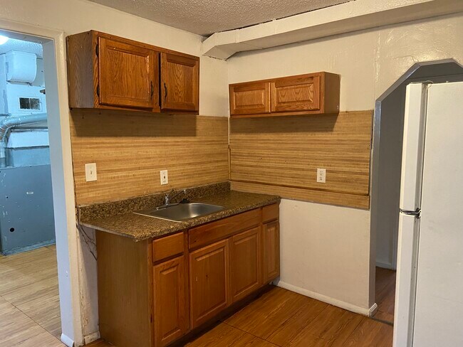 Building Photo - 11443 Caddilac Ave