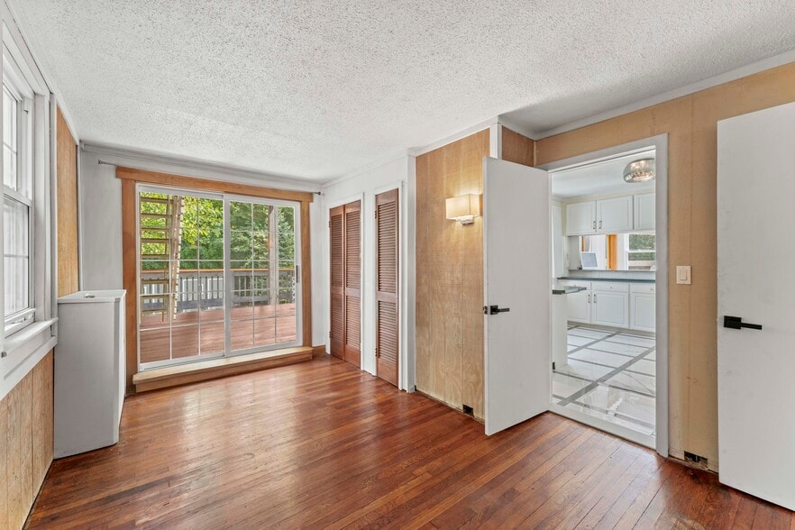 Building Photo - 210 Raymond Rd