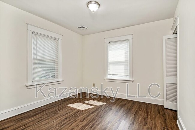 Building Photo - 2477 Brookdale Ave