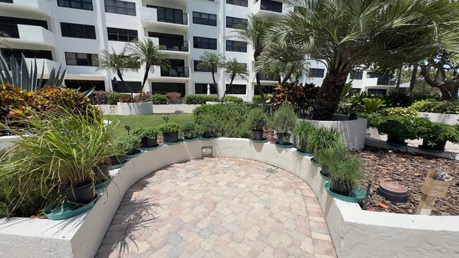 Building Photo - 5100 N Ocean Blvd