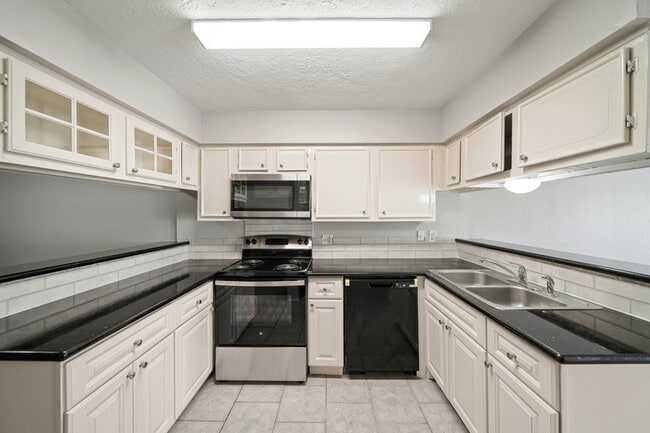 Building Photo - 13464 Castilian Dr