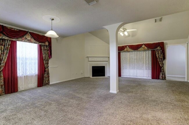Building Photo - 3306 Signal Hill Dr