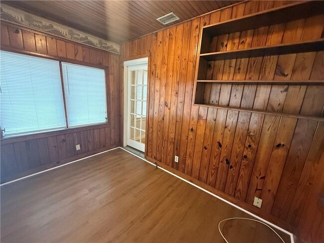 Building Photo - 120 Paris Ave