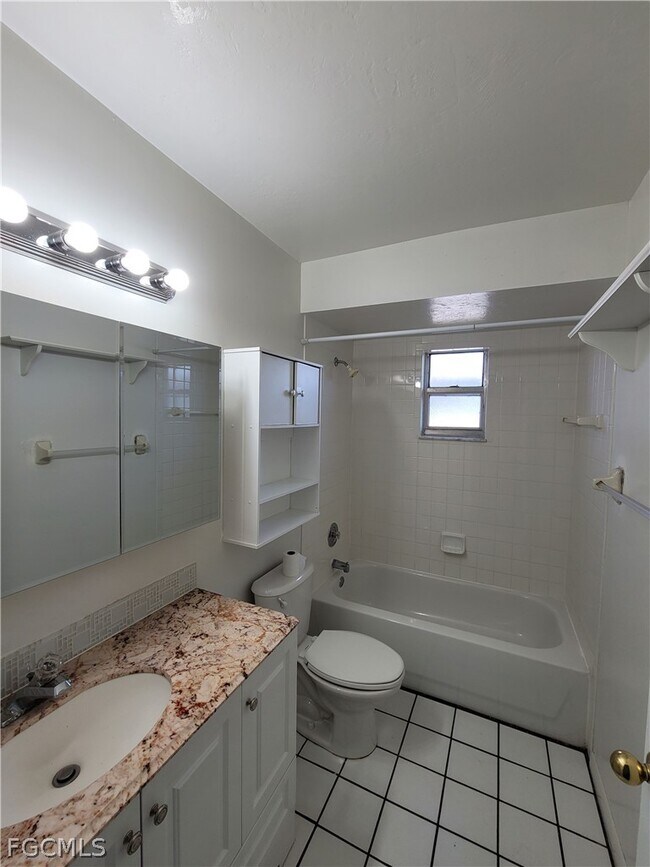 Building Photo - 931 SE 23rd Pl