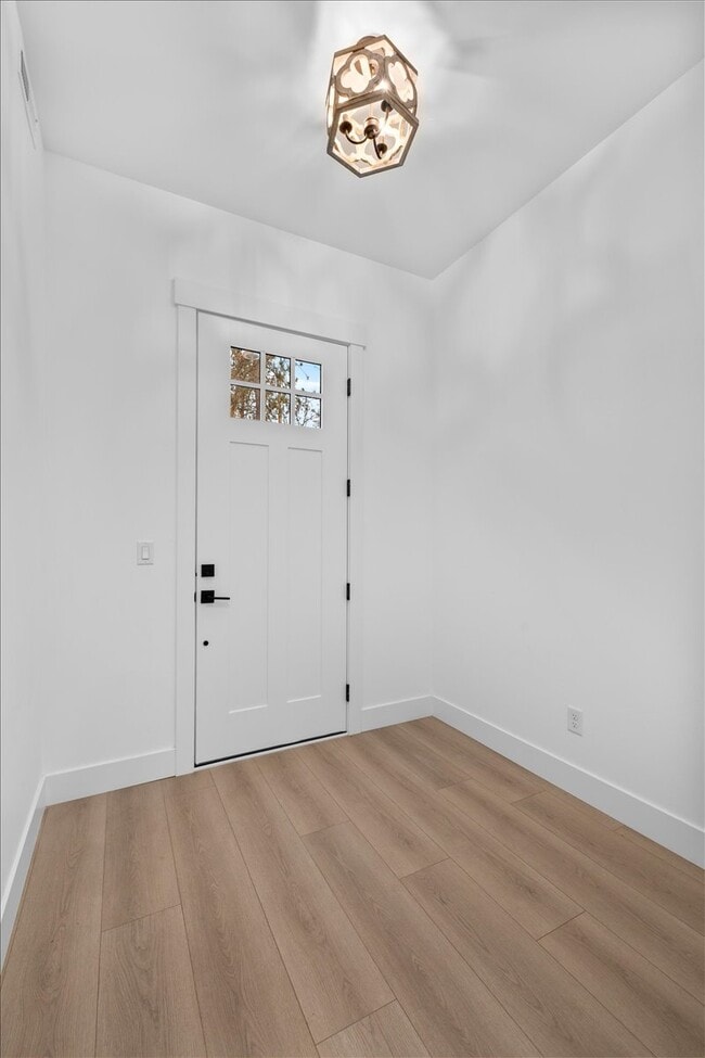 Building Photo - 208 Bogey Ln